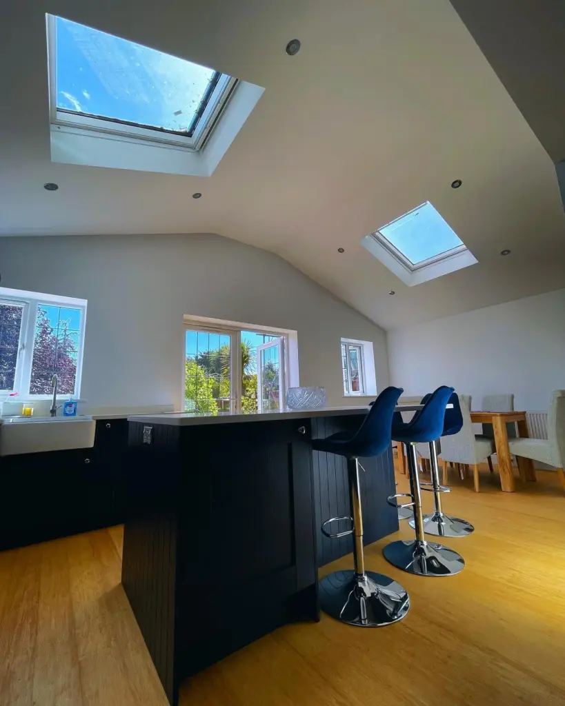 modern-navy-kitchen-breakfast-bar-stools